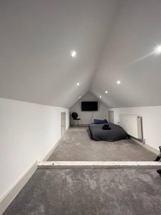 Star London Finchley Road 3-Bed Haven Apartment Bagian luar foto