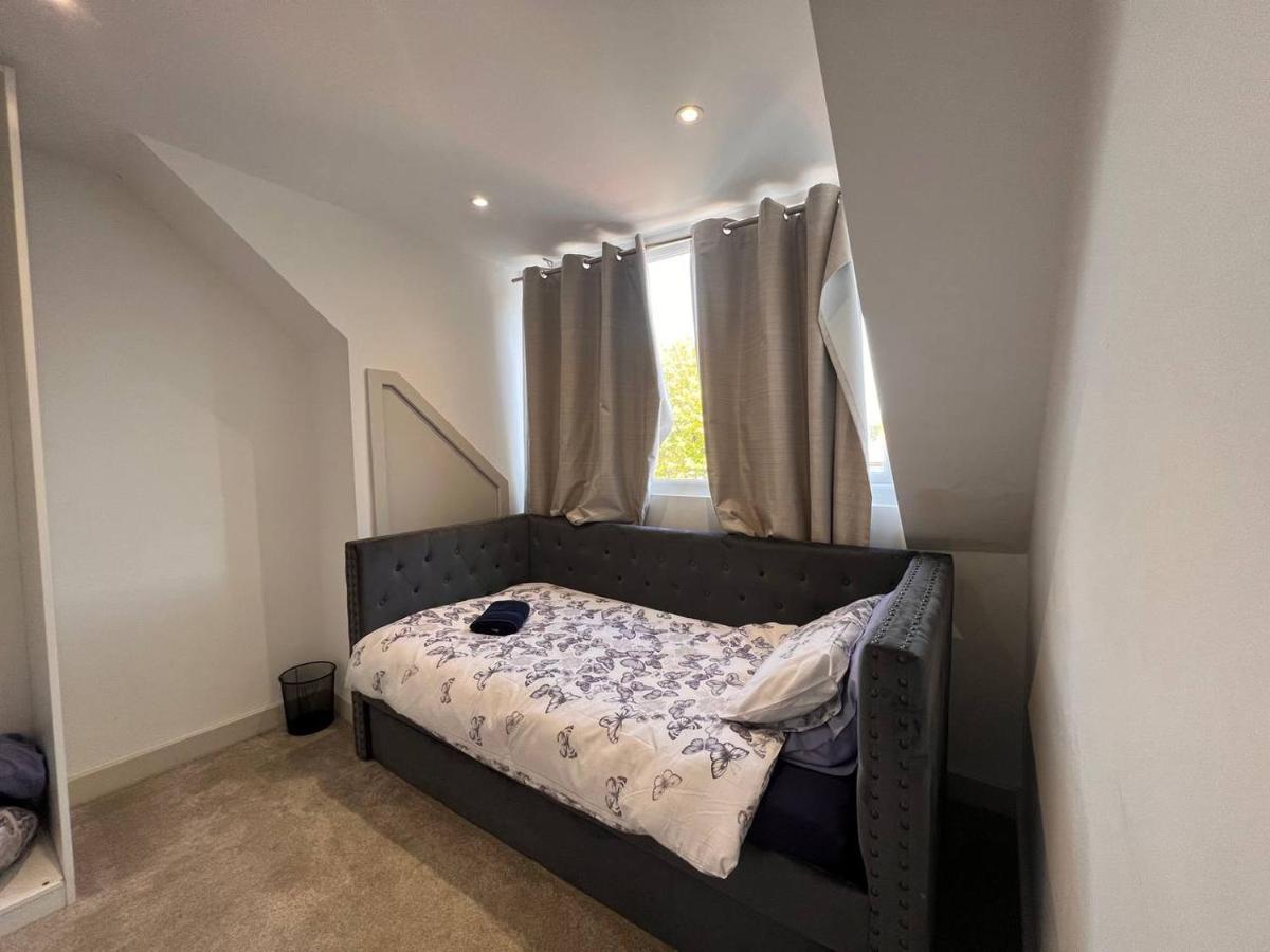 Star London Finchley Road 3-Bed Haven Apartment Bagian luar foto